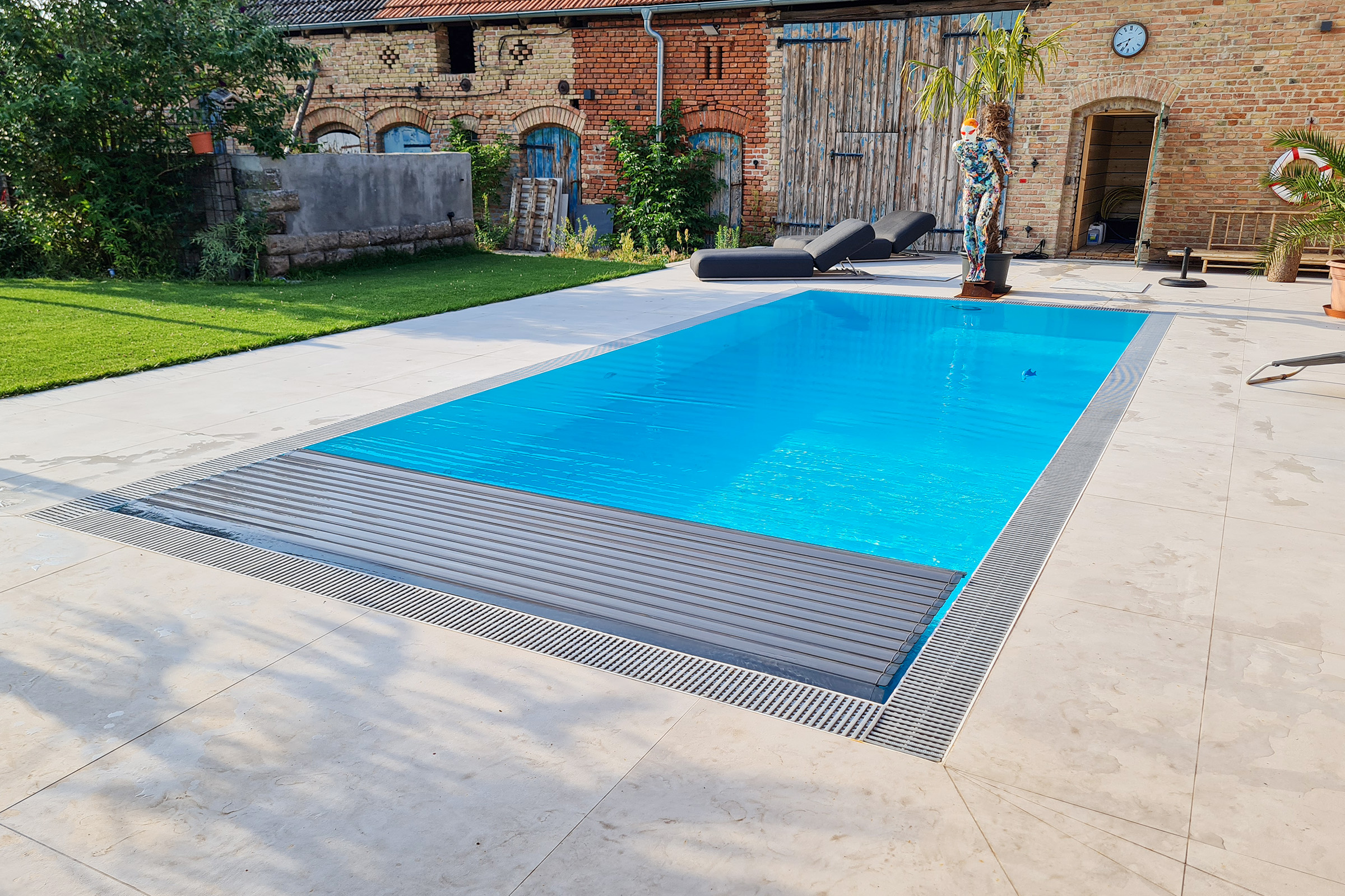 pp-schwimmbecken-mit-rollladenabdeckung-in-sitzbank-003