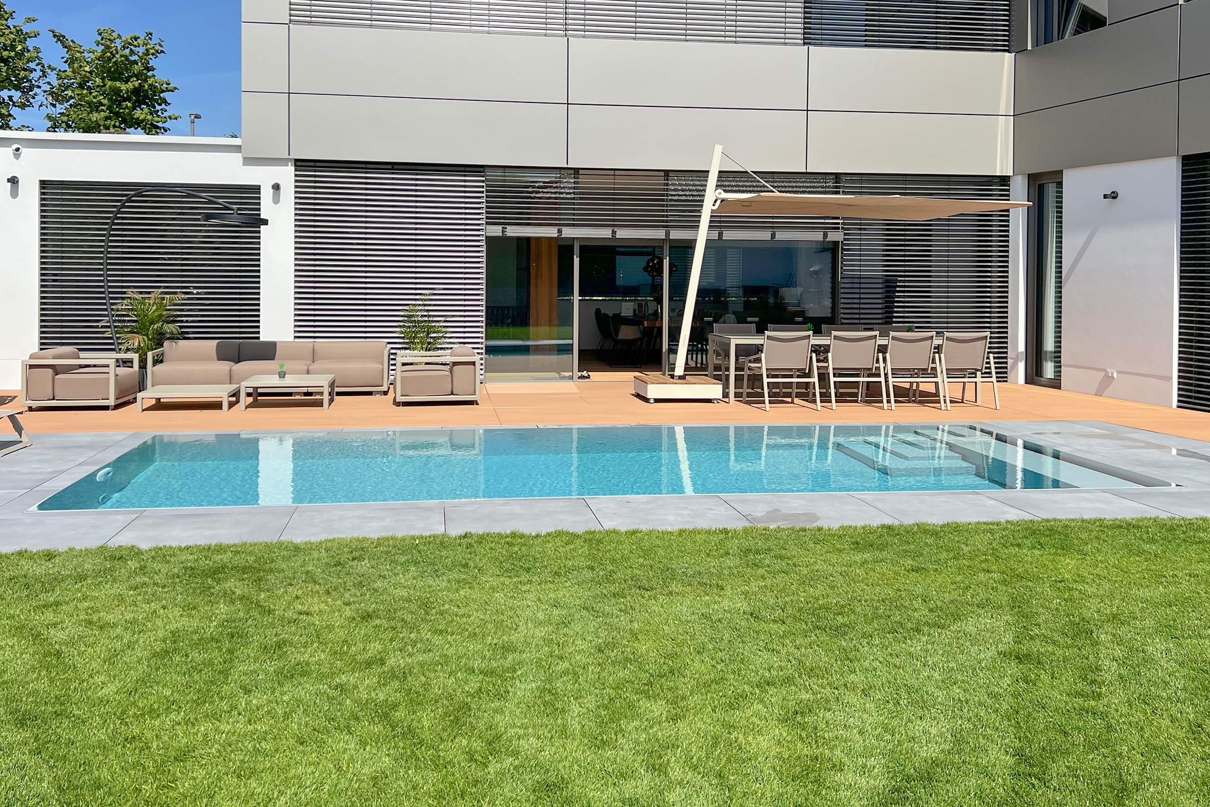 pp-ueberlaufpool-mit-gsa-und-rollladenabdeckung-007 PP-Überlaufpool mit GSA und Rollladenabdeckung