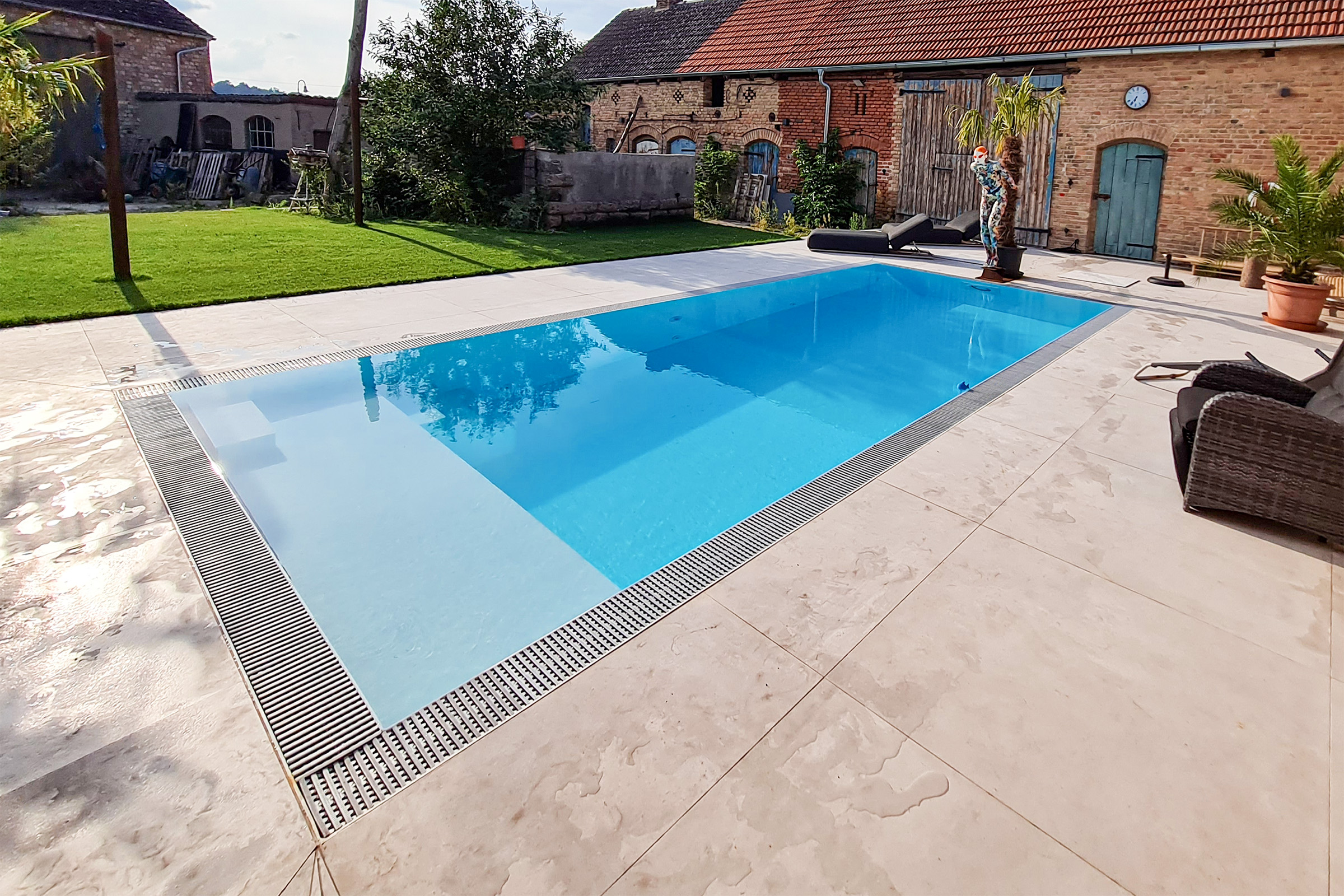 pp-schwimmbecken-mit-rollladenabdeckung-in-sitzbank-004