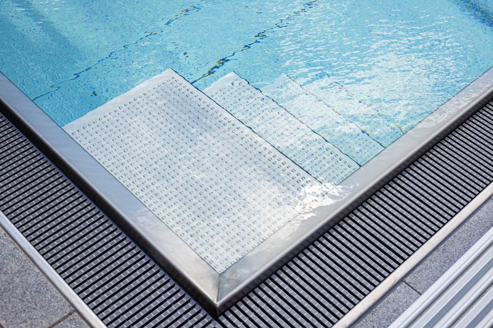 Edelstahlpool mit Treppe aus Edelstahl